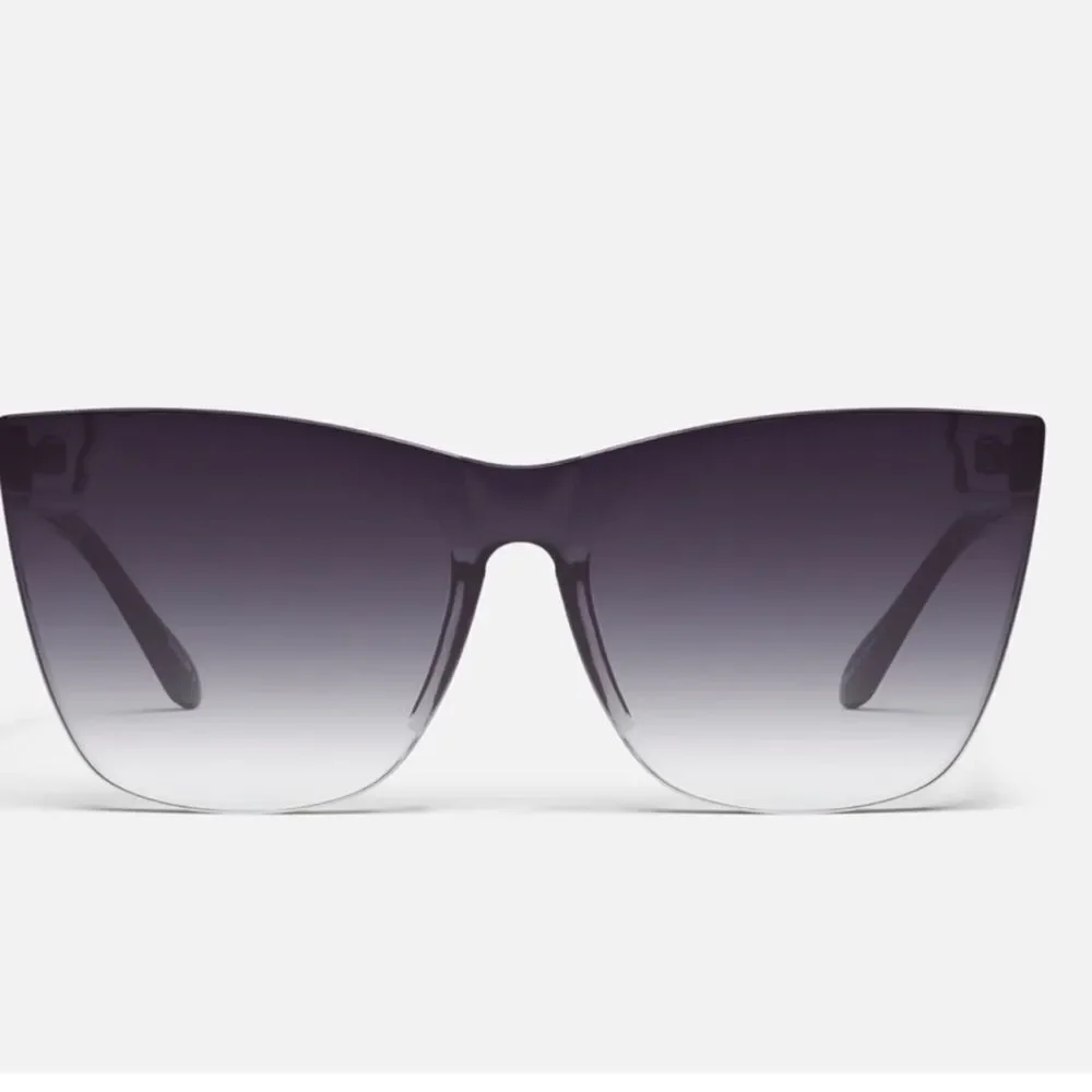 ⭐️Quay COME THRU Sunglasses